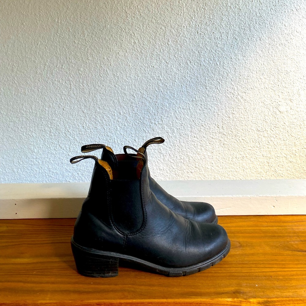 Blundstone women’s series, heeled boots, black, size 7